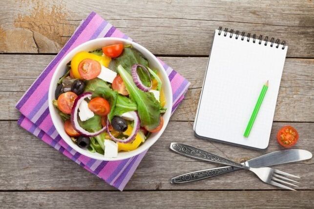 salad sayuran untuk diet ketogenik