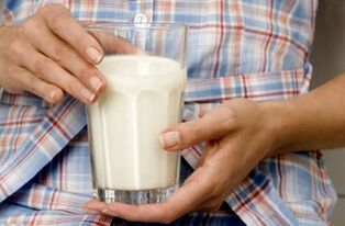 Seorang gadis kehilangan berat badan di kefir