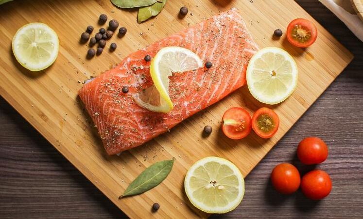 ikan dengan sayur-sayuran untuk menurunkan berat badan semasa diet
