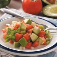 Tomato, alpukat dan salad keju